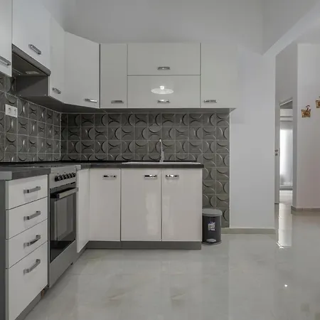 Kosmos Service Center 3 With Additional Cost Parking Thessaloniki