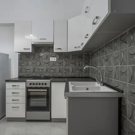 Kosmos Service Center 3 With Additional Cost Parking Thessaloniki